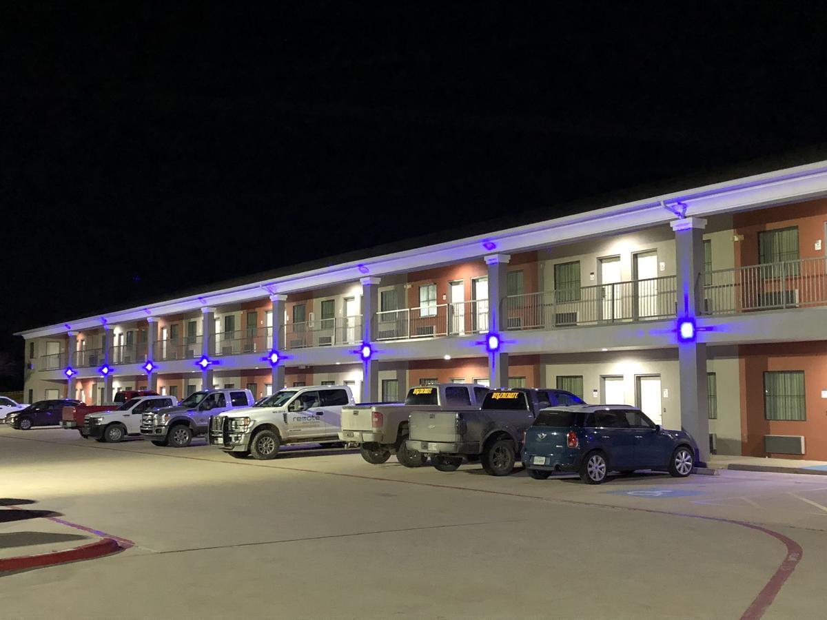 Executive Inn And Suites Joaquin Exterior photo